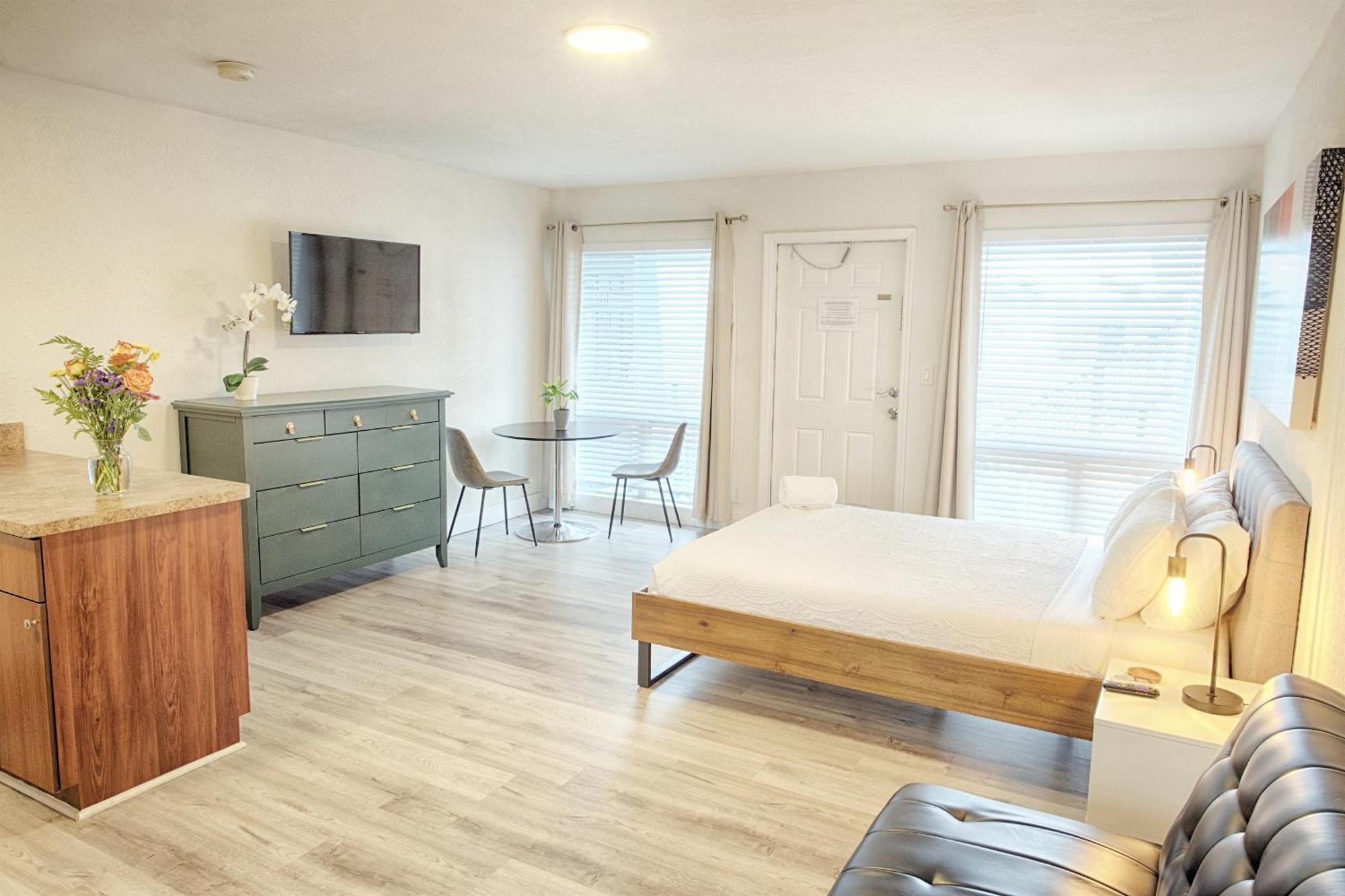 Pier Walk On Deerfield Beach Island Room photo