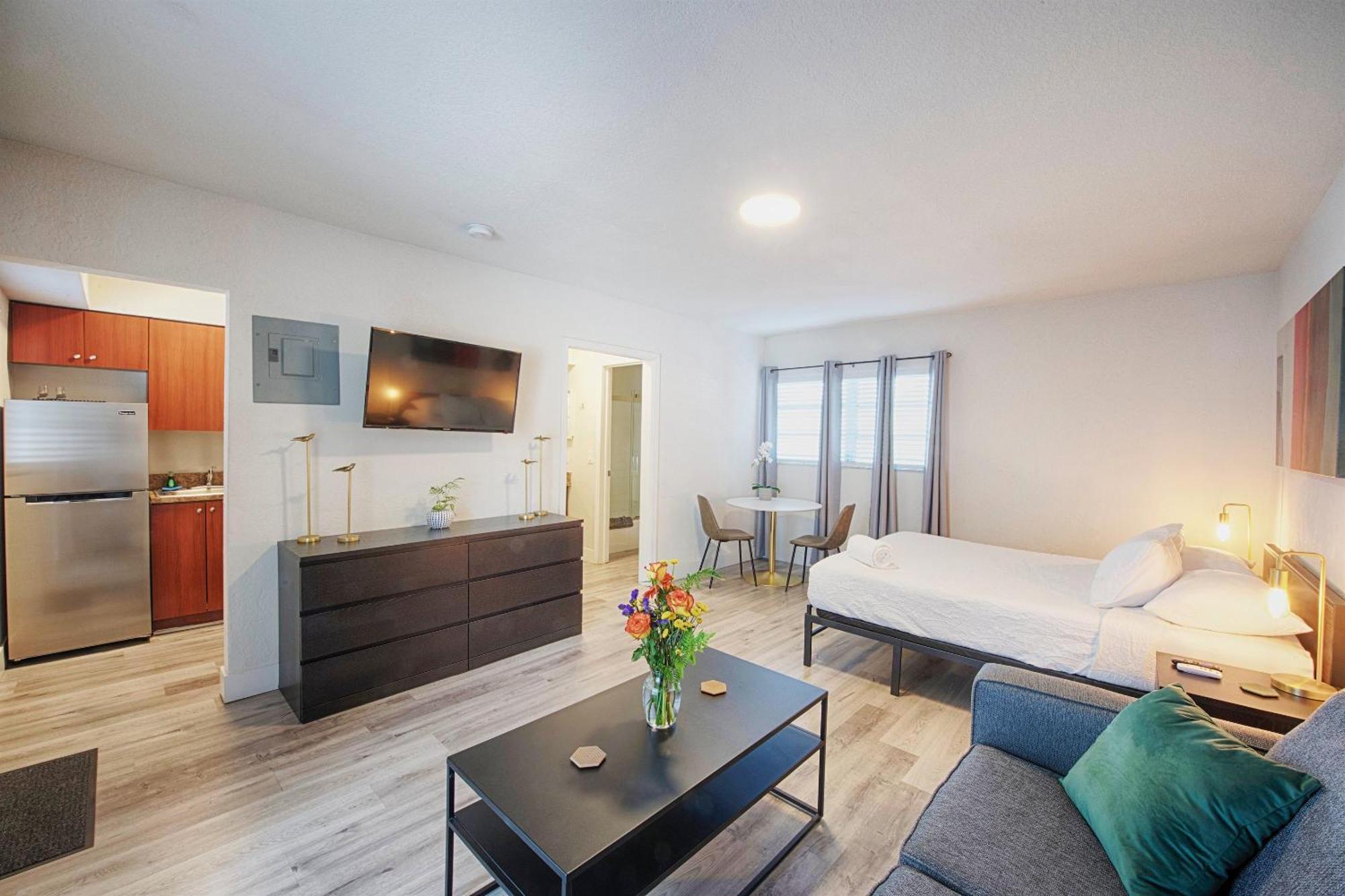 Pier Walk On Deerfield Beach Island Room photo